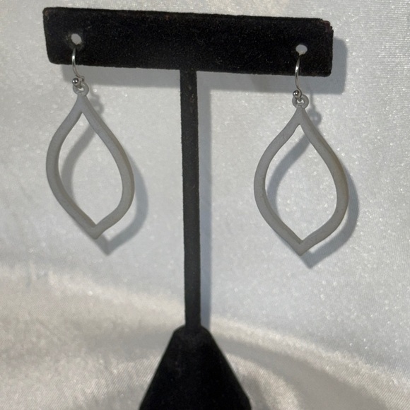 Elegant Gray Hollow Leaf Dangle Fishhook Earrings - Picture 6 of 8